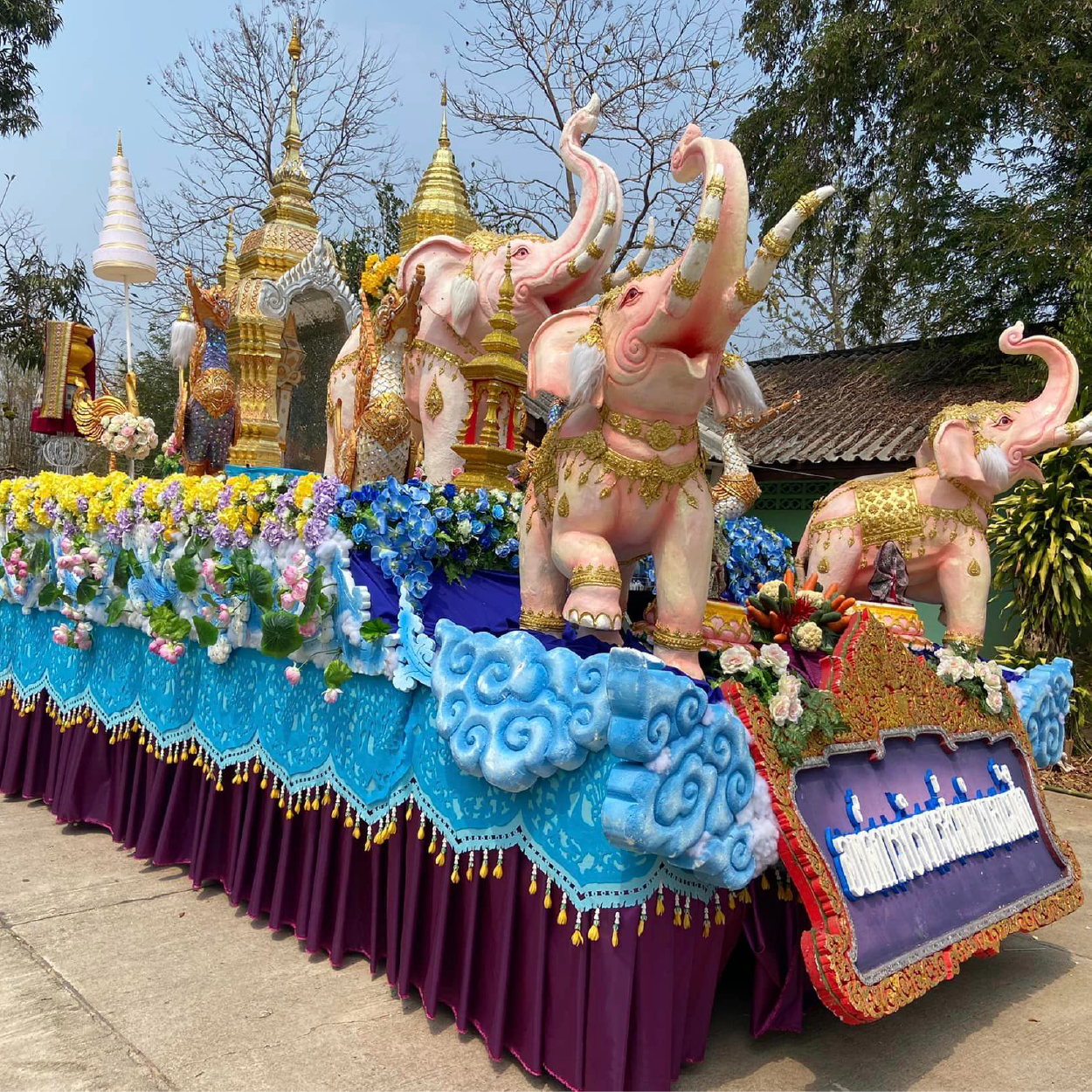 รถขบวนแห่ประจำตำบลแม่ศึก งานผ้าแม่แจ่ม